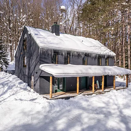 Beautiful Chalet On 5 Acres - 2 Min To Village! Hot-Tub, Sauna, Fire Pit!